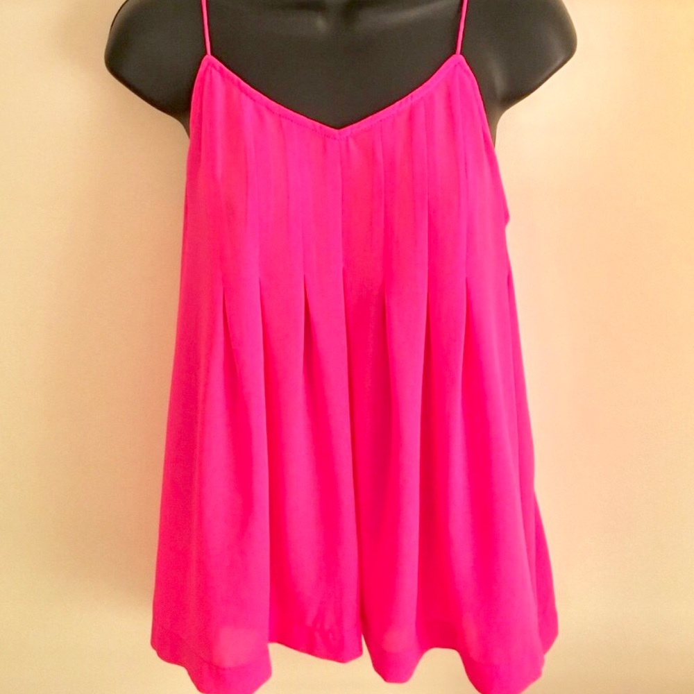 Bright Hot Pink Top. Size M.